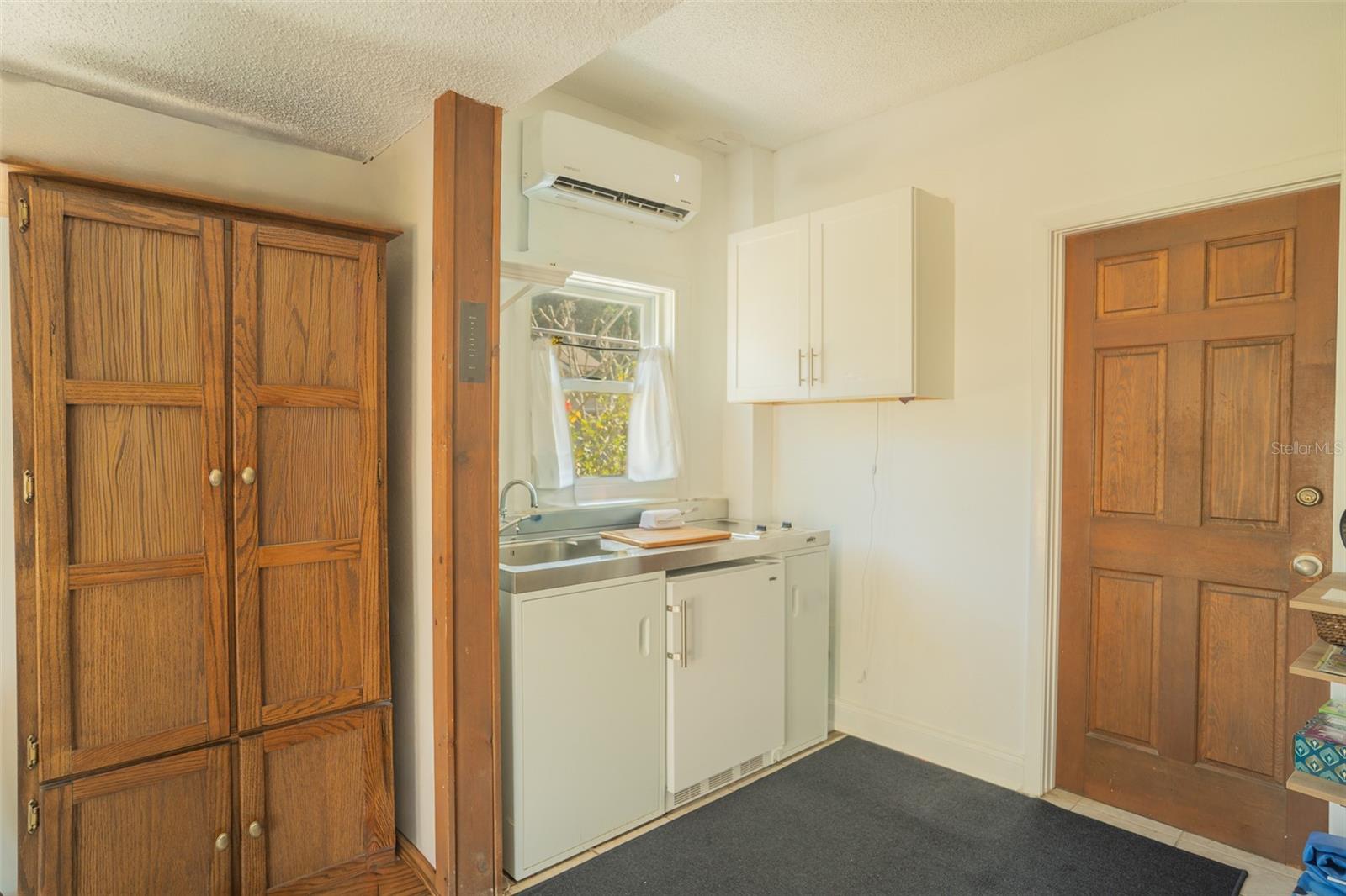 1433 N LAKE HOWARD DR