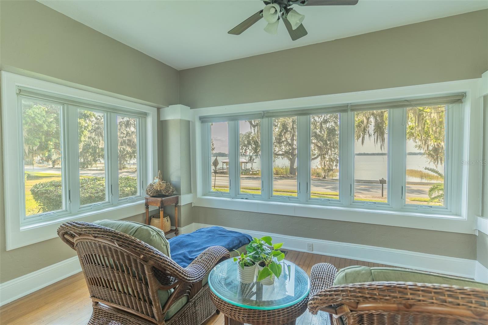 1433 N LAKE HOWARD DR