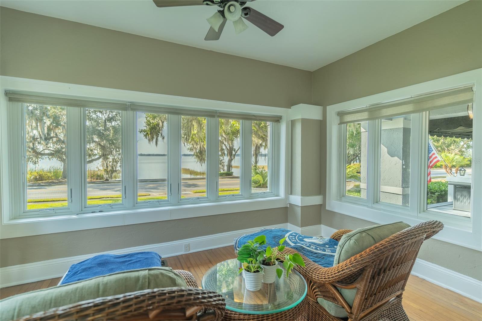 1433 N LAKE HOWARD DR