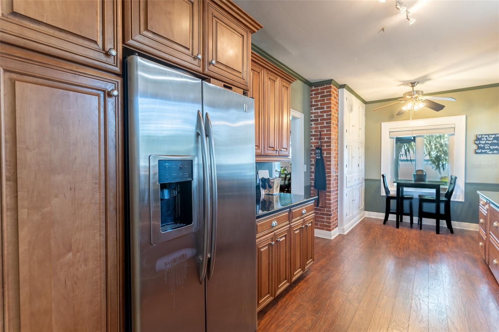 1433 N LAKE HOWARD DR