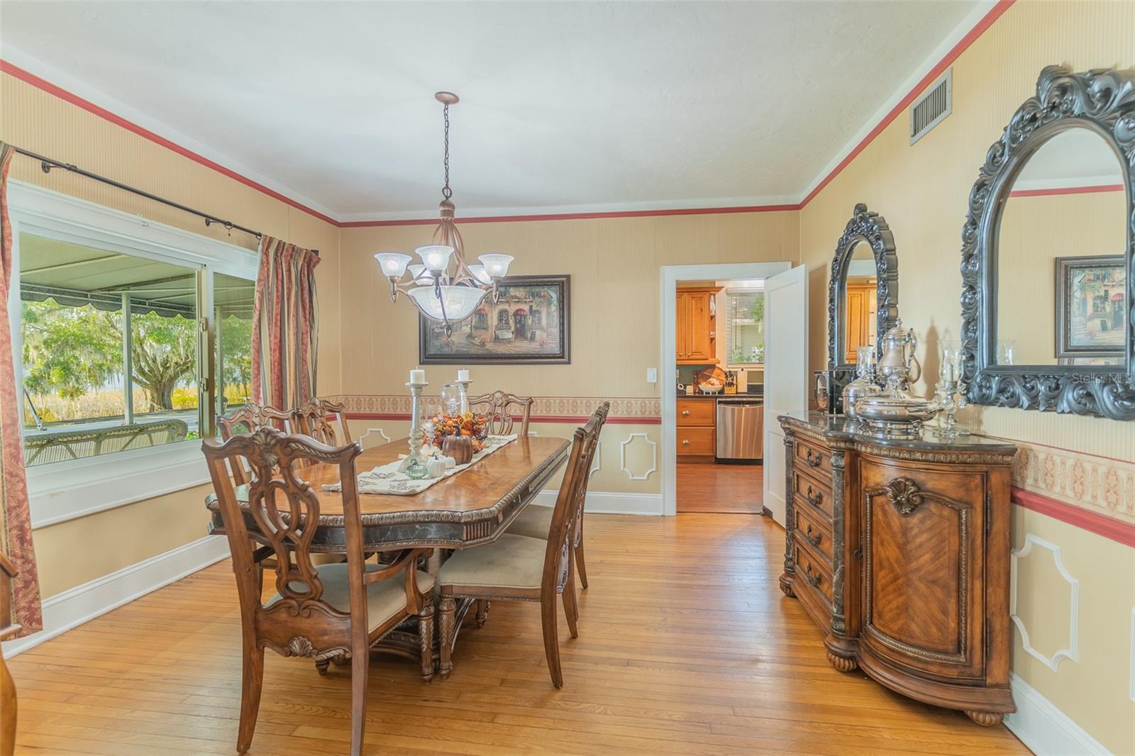 1433 N LAKE HOWARD DR