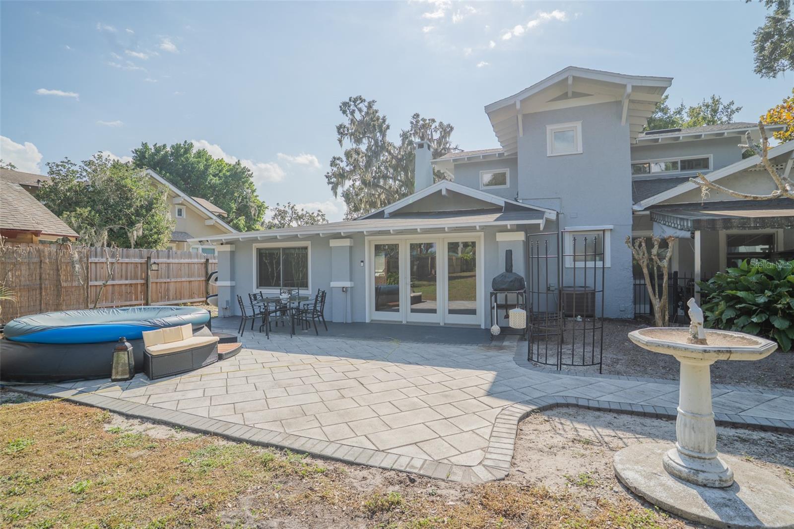 1433 N LAKE HOWARD DR