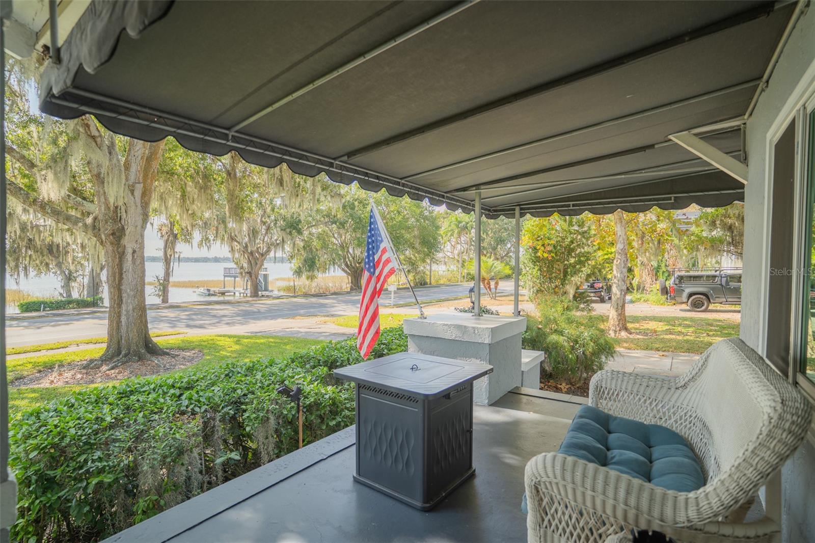 1433 N LAKE HOWARD DR