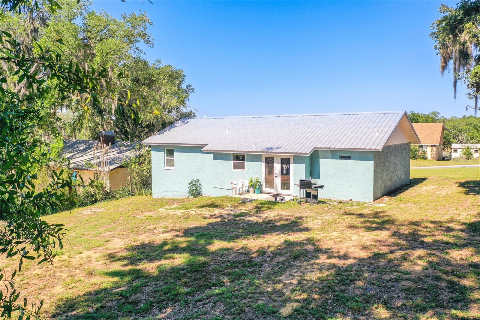 713 GREENLEAF LN