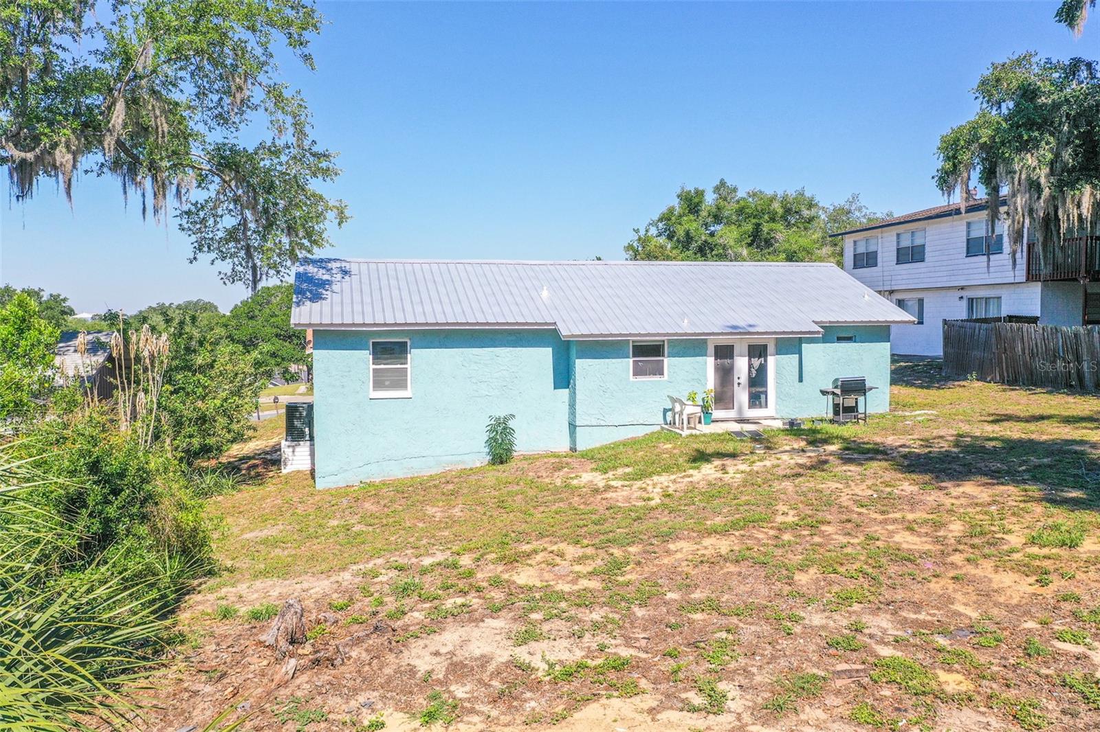 713 GREENLEAF LN
