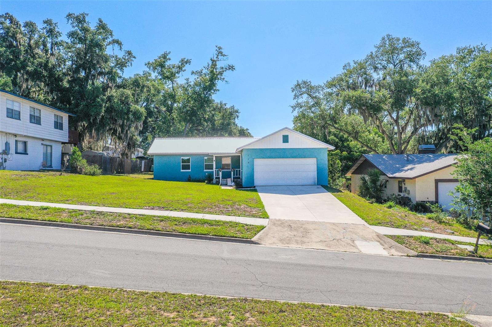 713 GREENLEAF LN