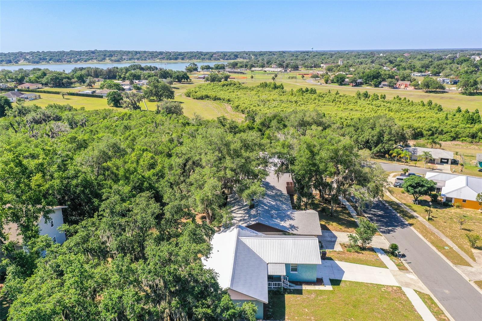 713 GREENLEAF LN