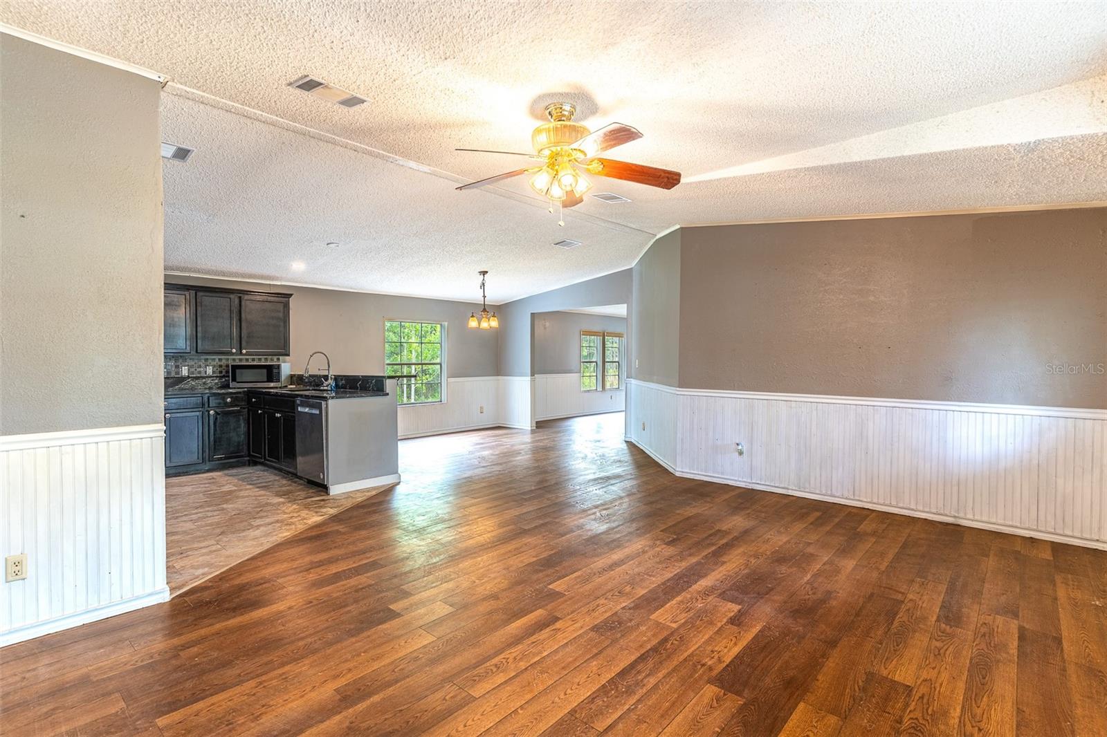 17822 COMMONWEALTH AVE N