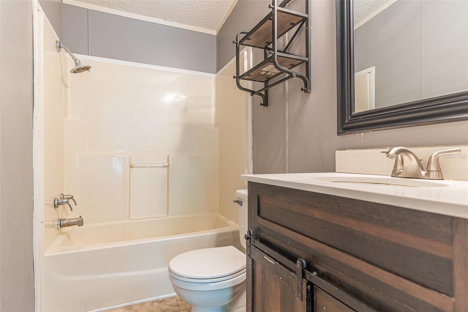 17822 COMMONWEALTH AVE N