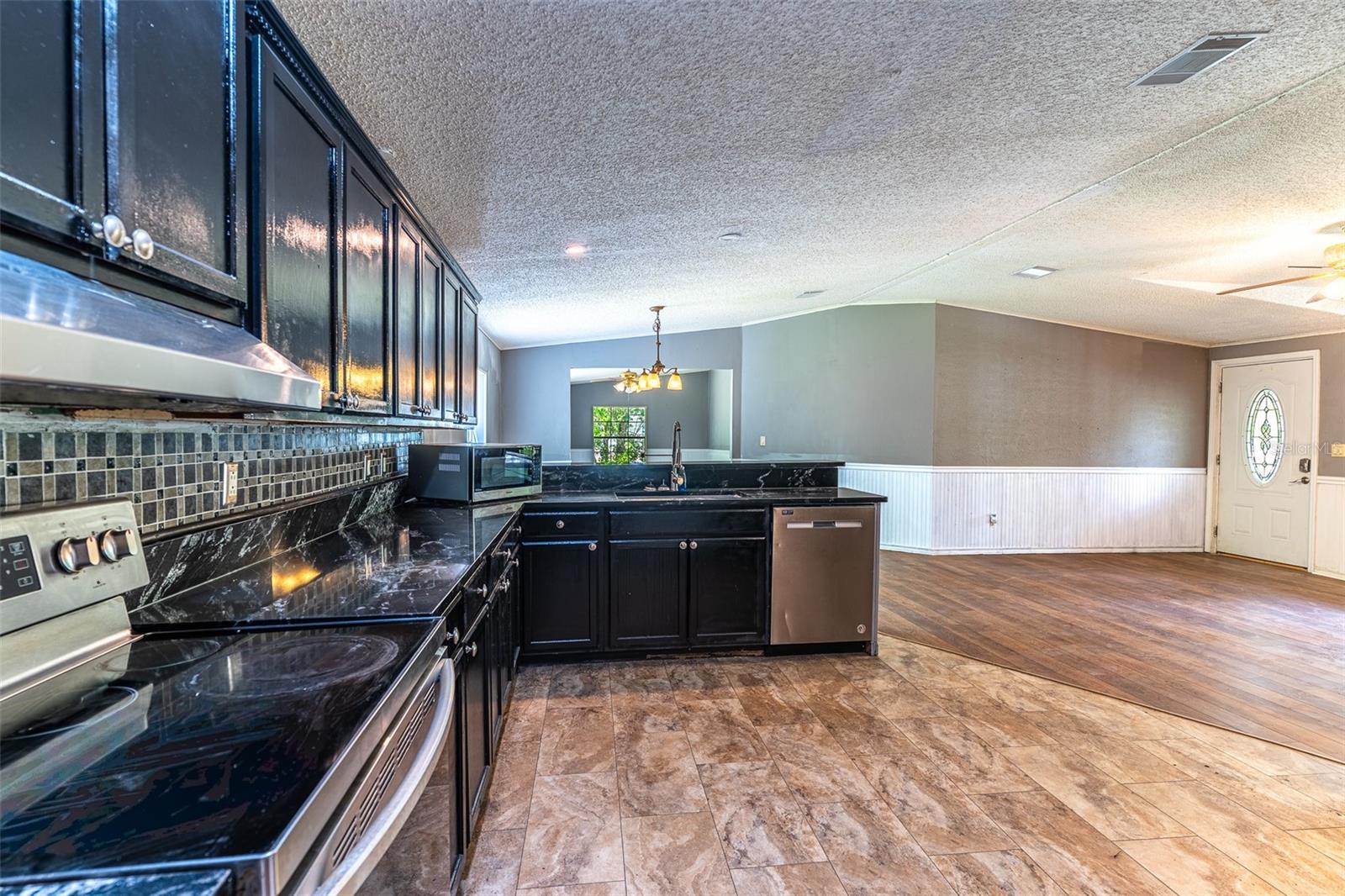 17822 COMMONWEALTH AVE N