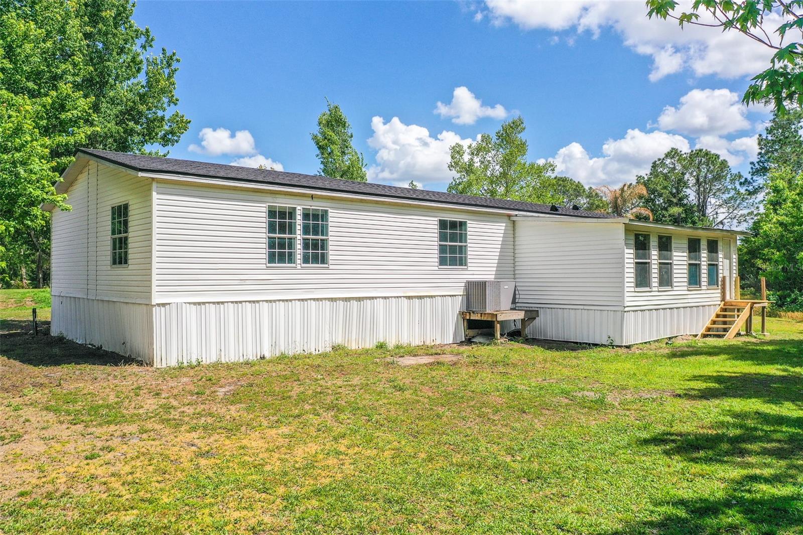 17822 COMMONWEALTH AVE N