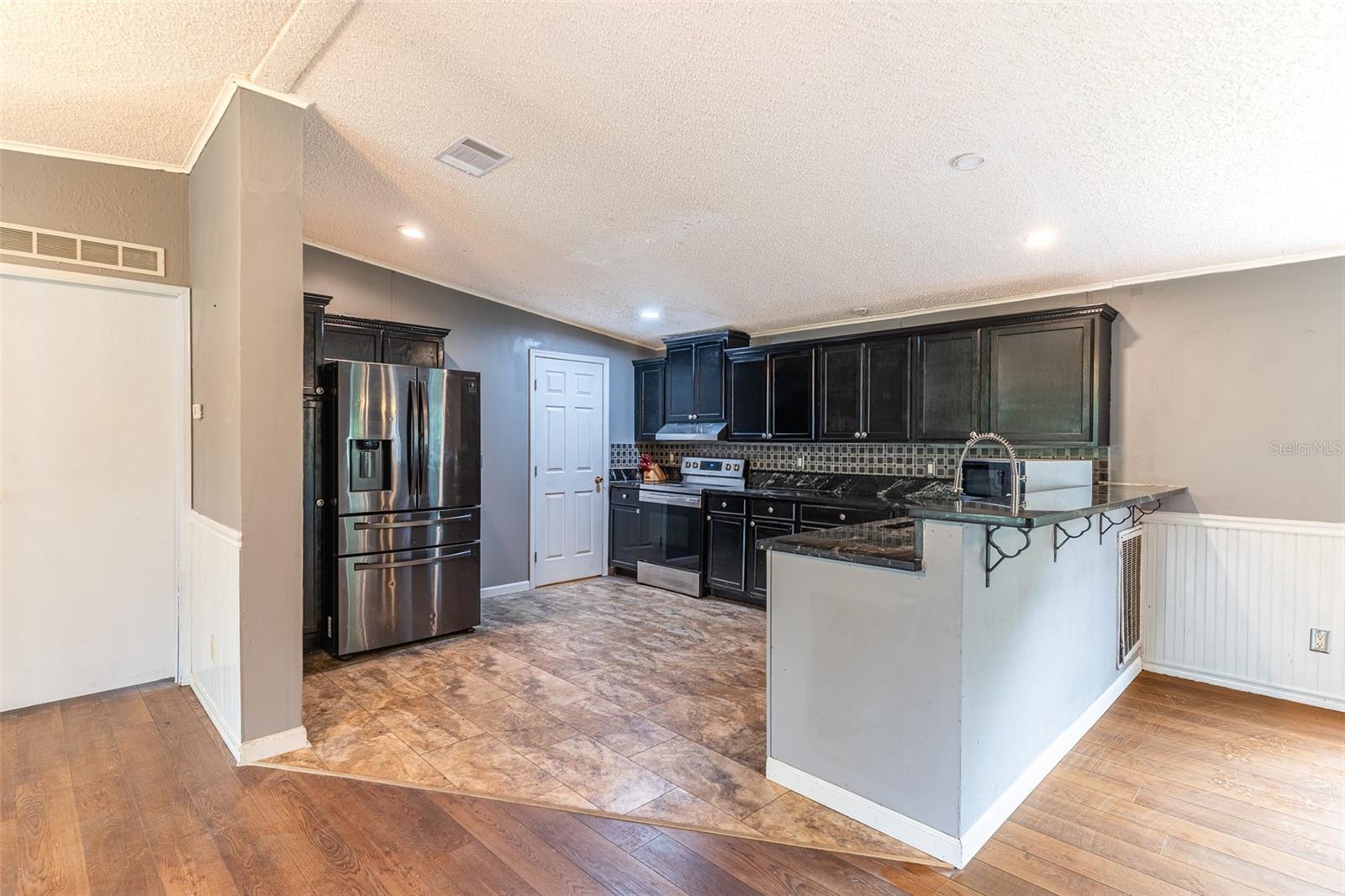 17822 COMMONWEALTH AVE N