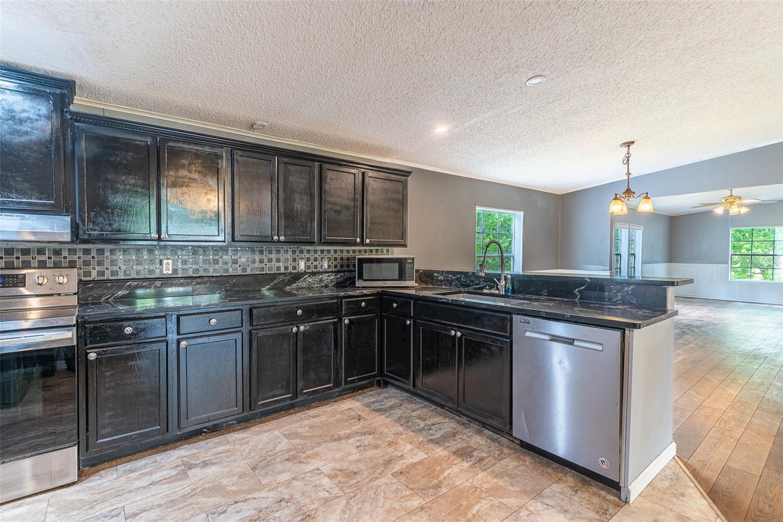 17822 COMMONWEALTH AVE N