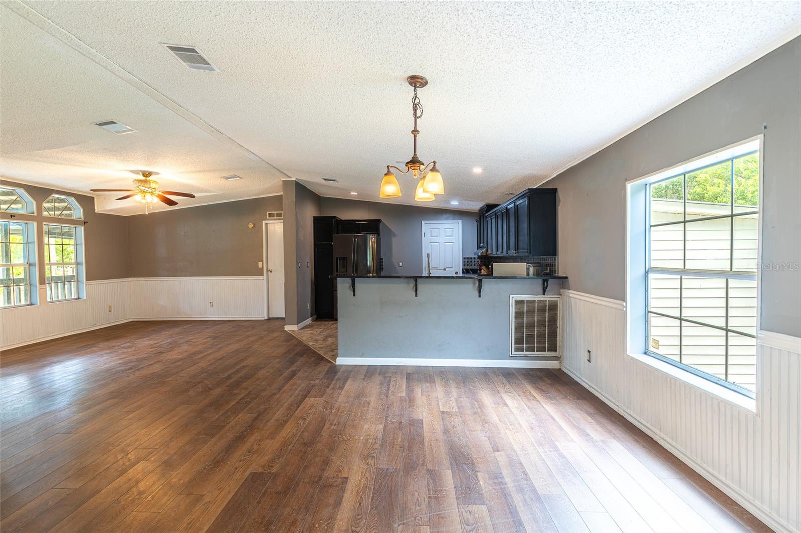 17822 COMMONWEALTH AVE N