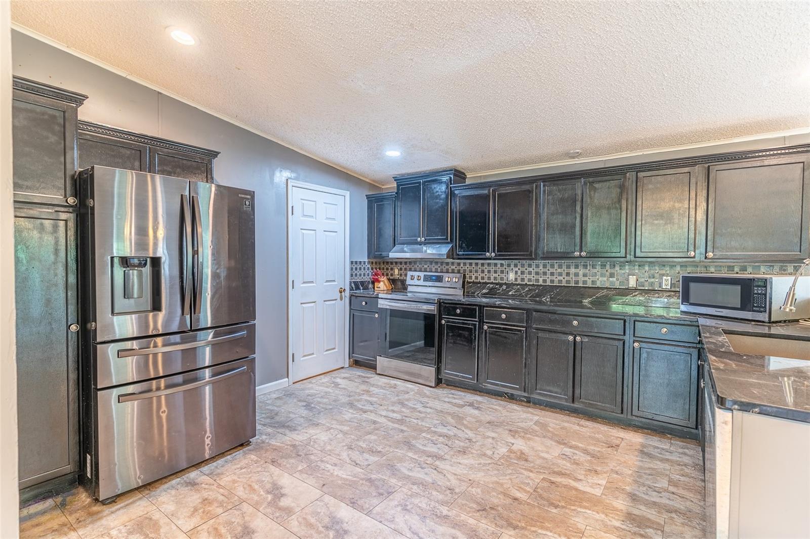 17822 COMMONWEALTH AVE N