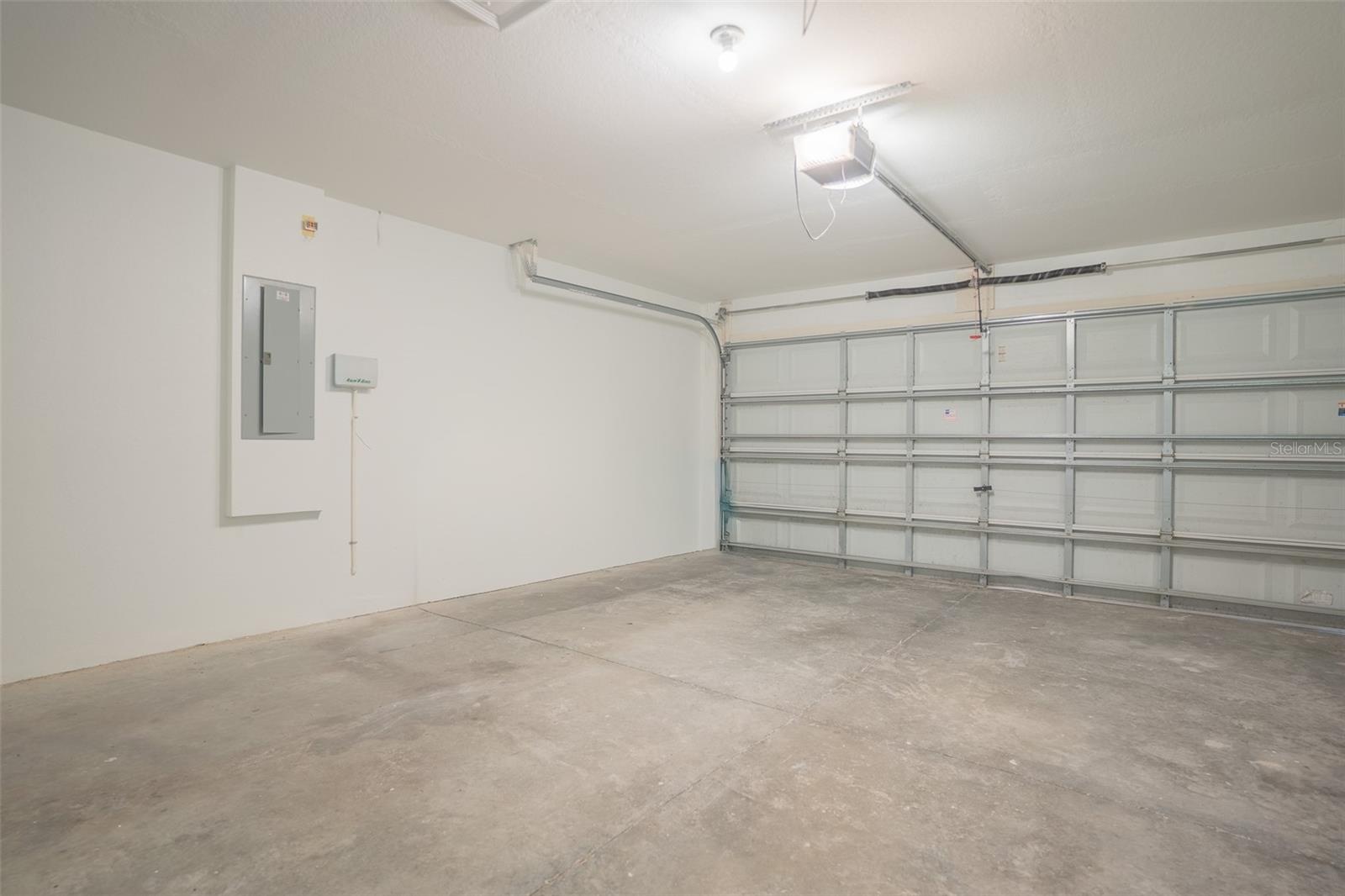 4127 ISLAND LAKES DR