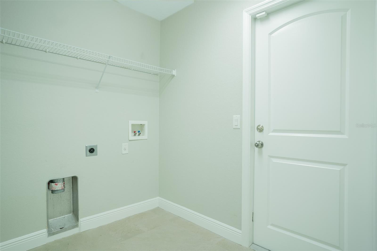 4127 ISLAND LAKES DR