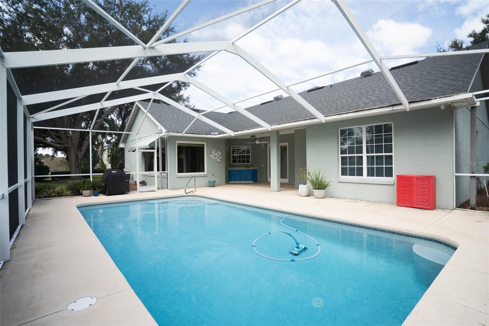304 LOCHEN CIR SE