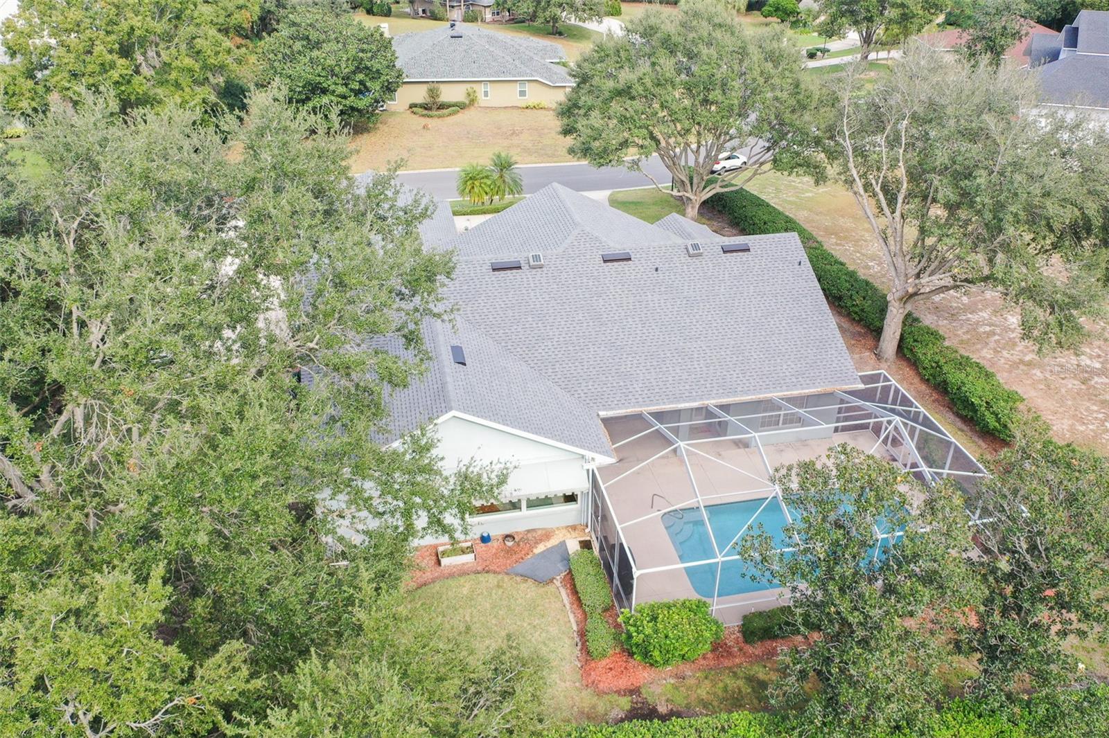 304 LOCHEN CIR SE