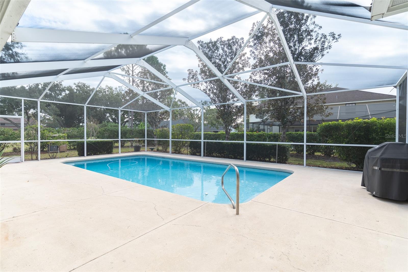 304 LOCHEN CIR SE