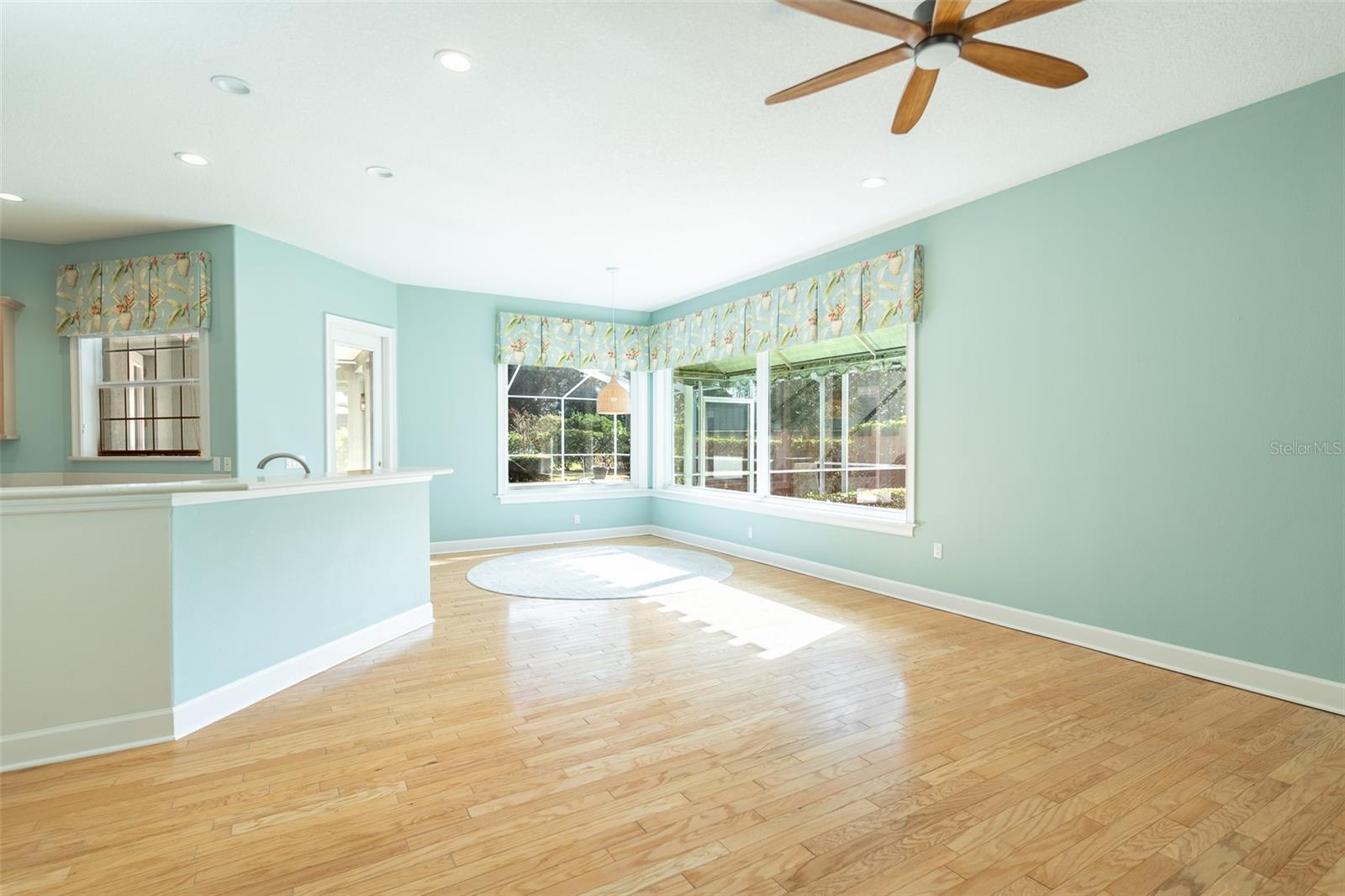 304 LOCHEN CIR SE