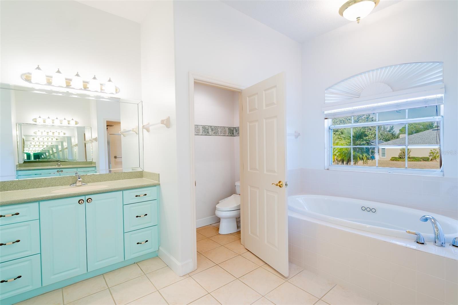 304 LOCHEN CIR SE