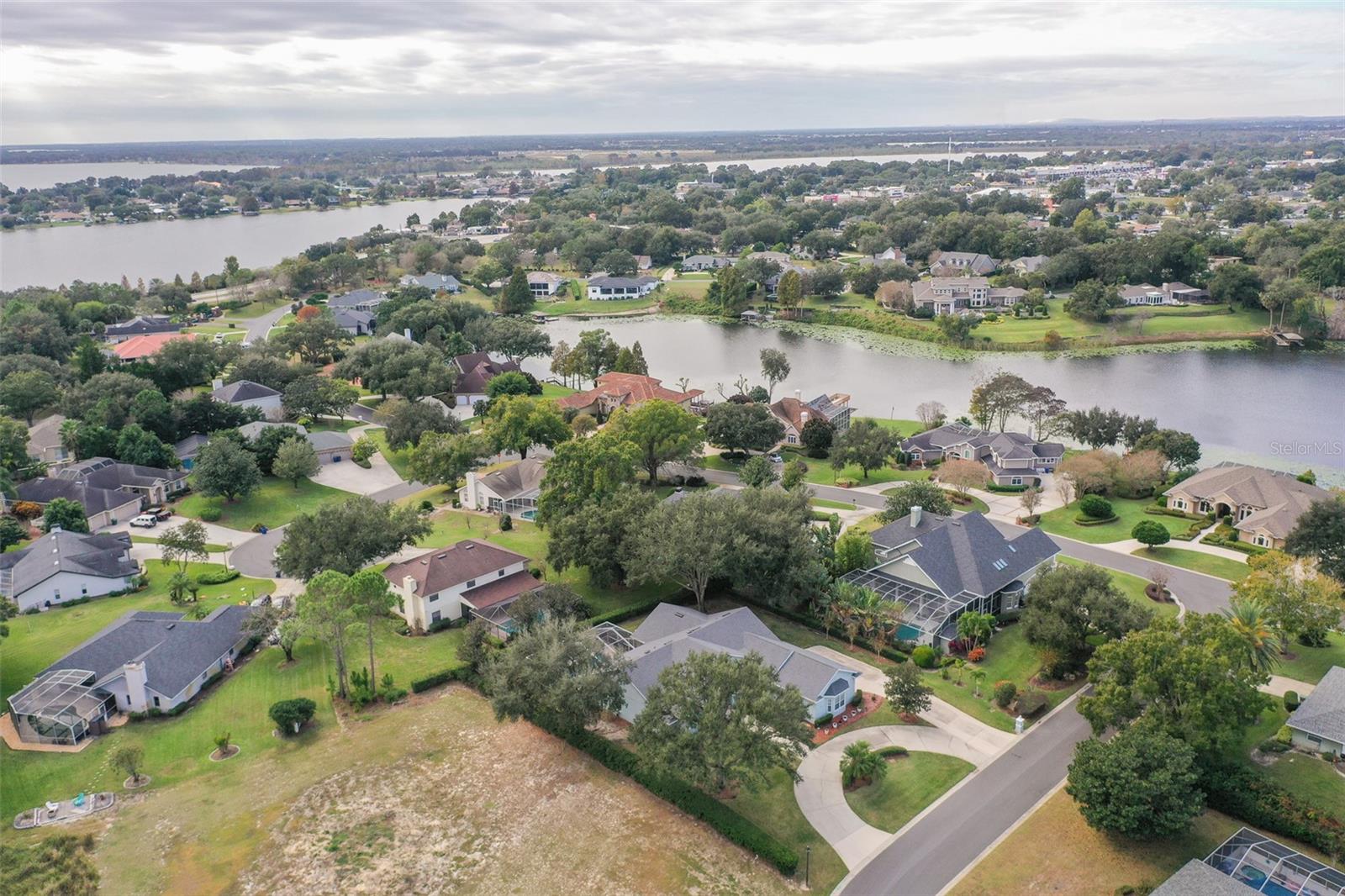 304 LOCHEN CIR SE