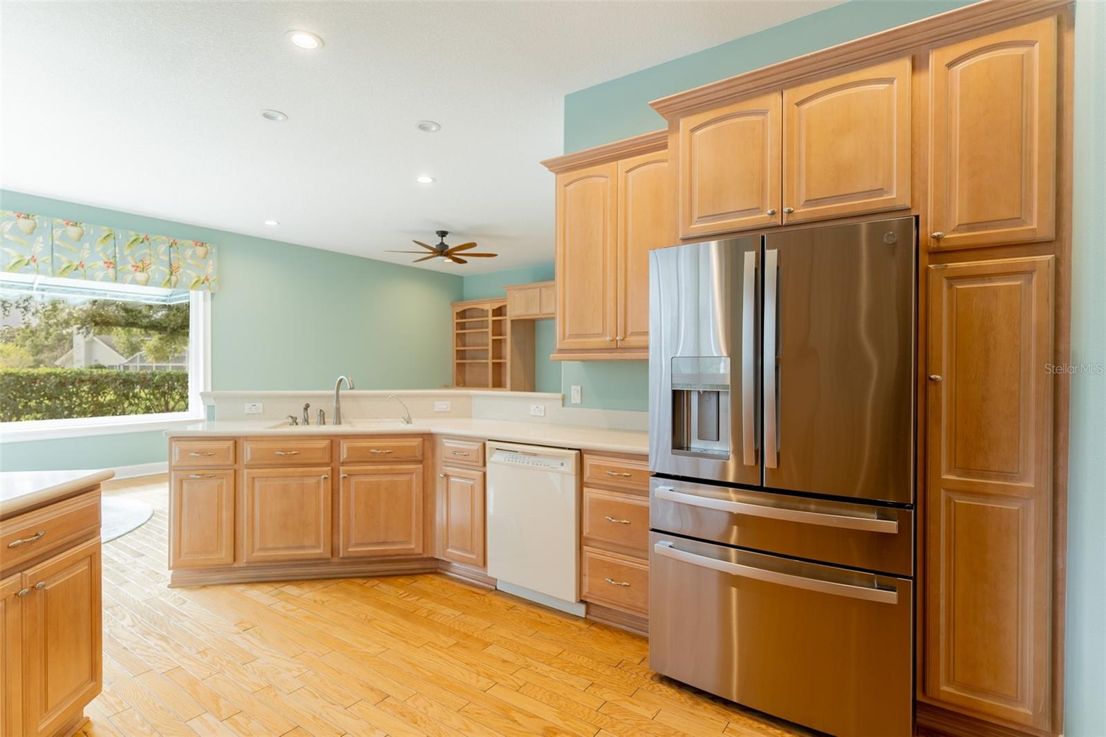 304 LOCHEN CIR SE