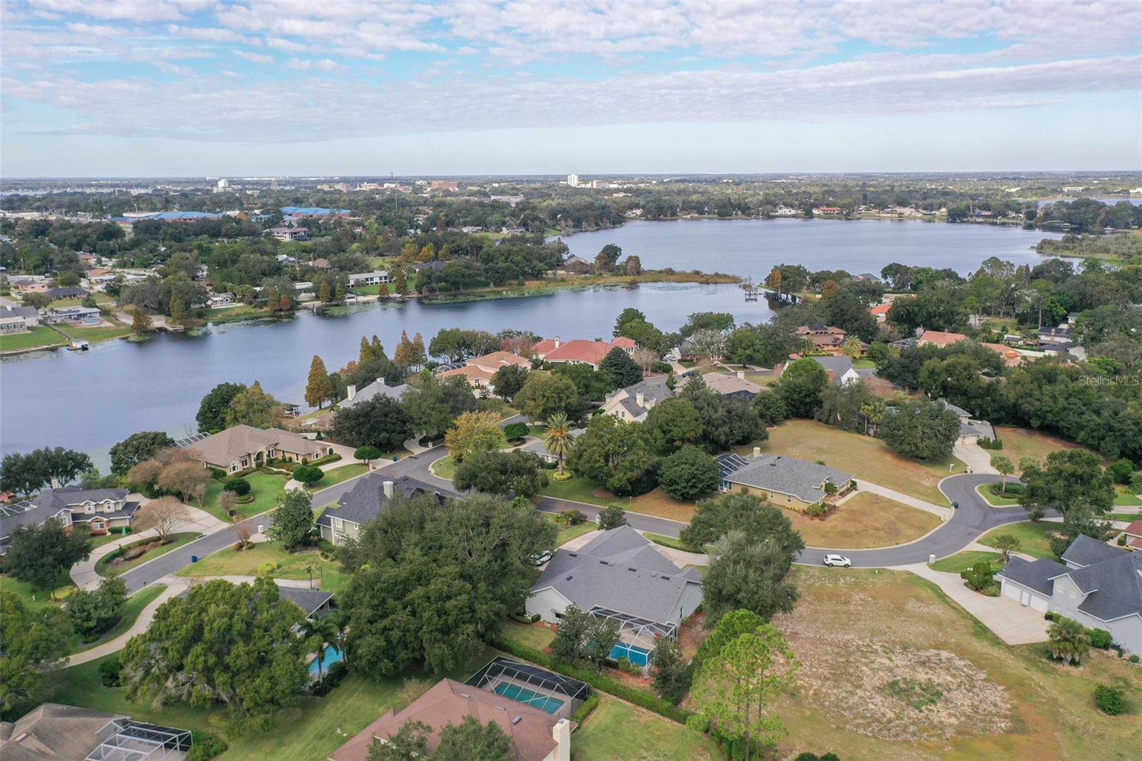 304 LOCHEN CIR SE