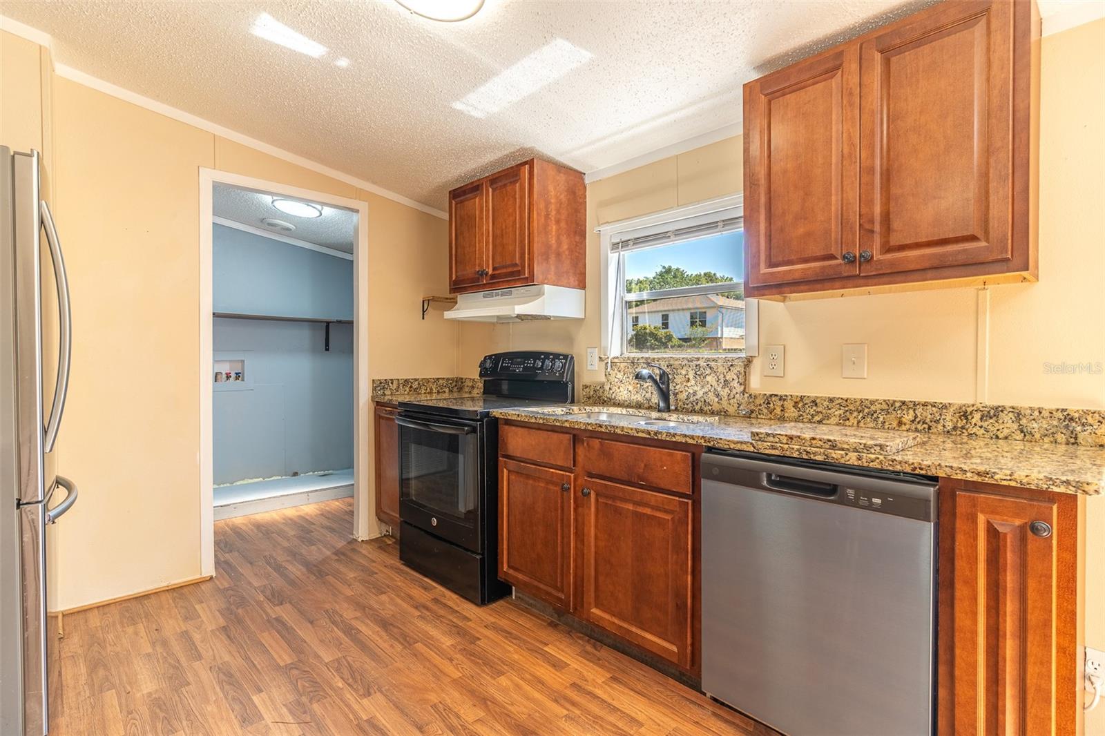 5676 CHERRY TREE DR