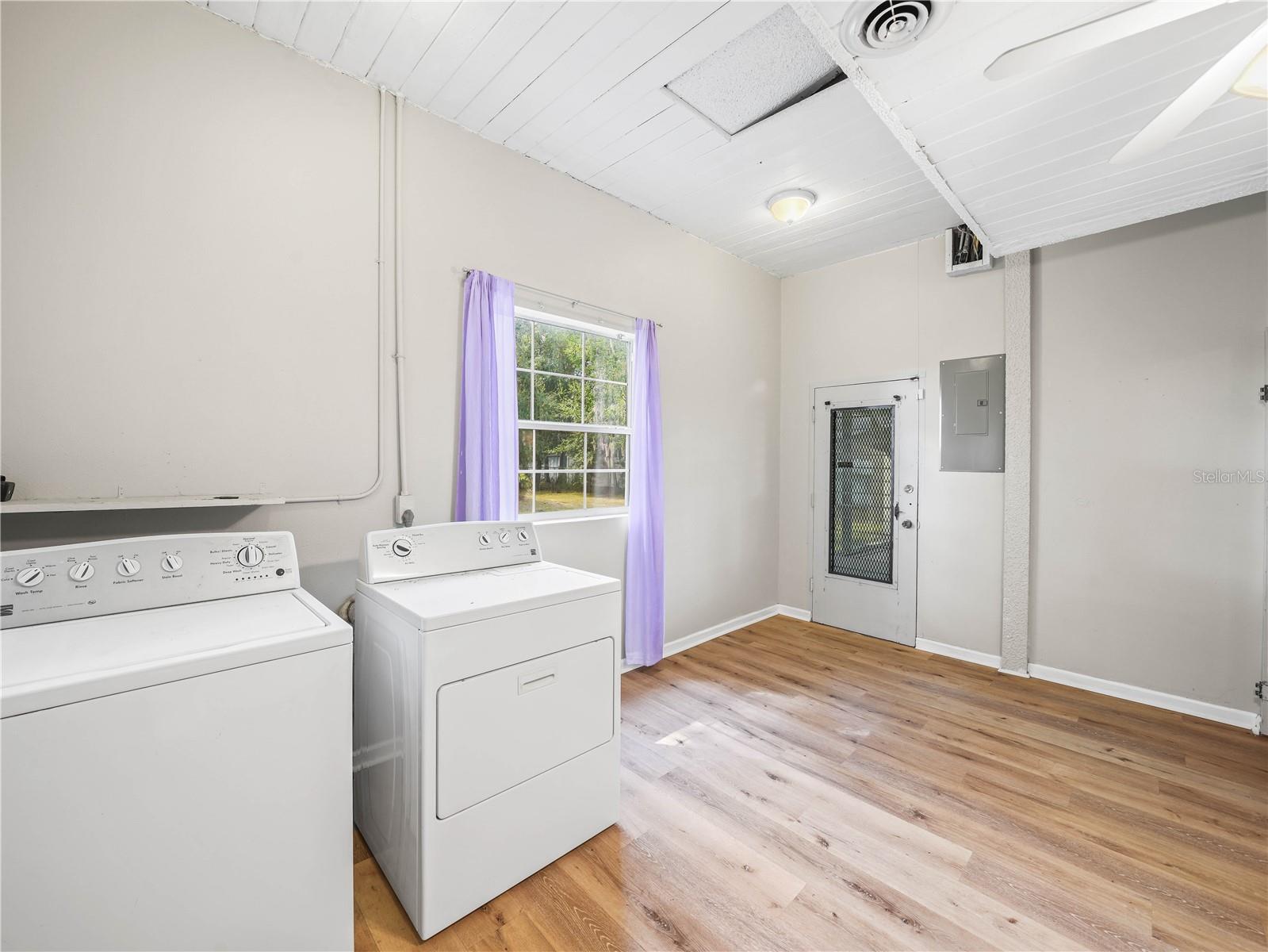 1417 S WINDERMERE AVE