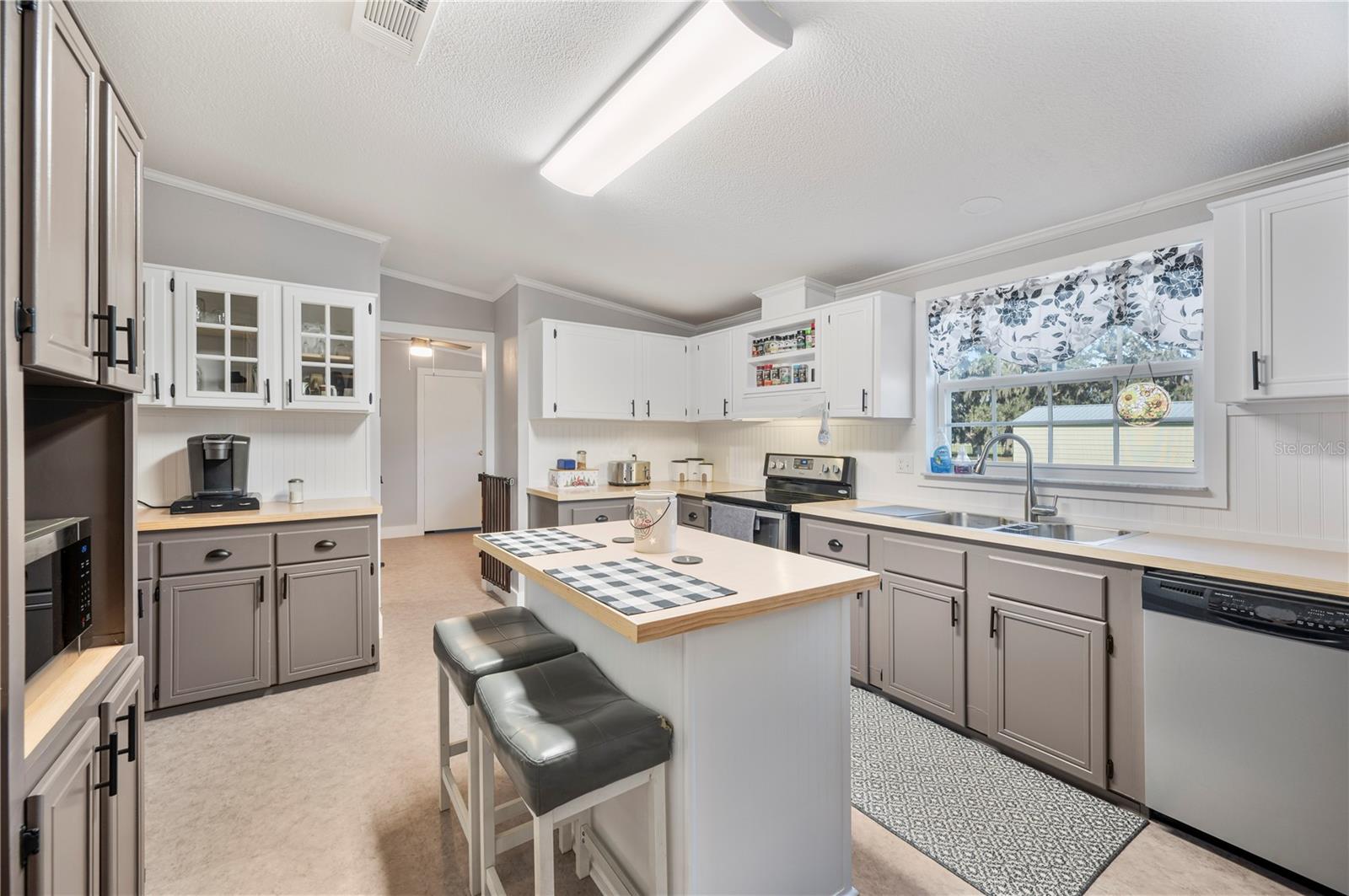 10413 STEVEN DR