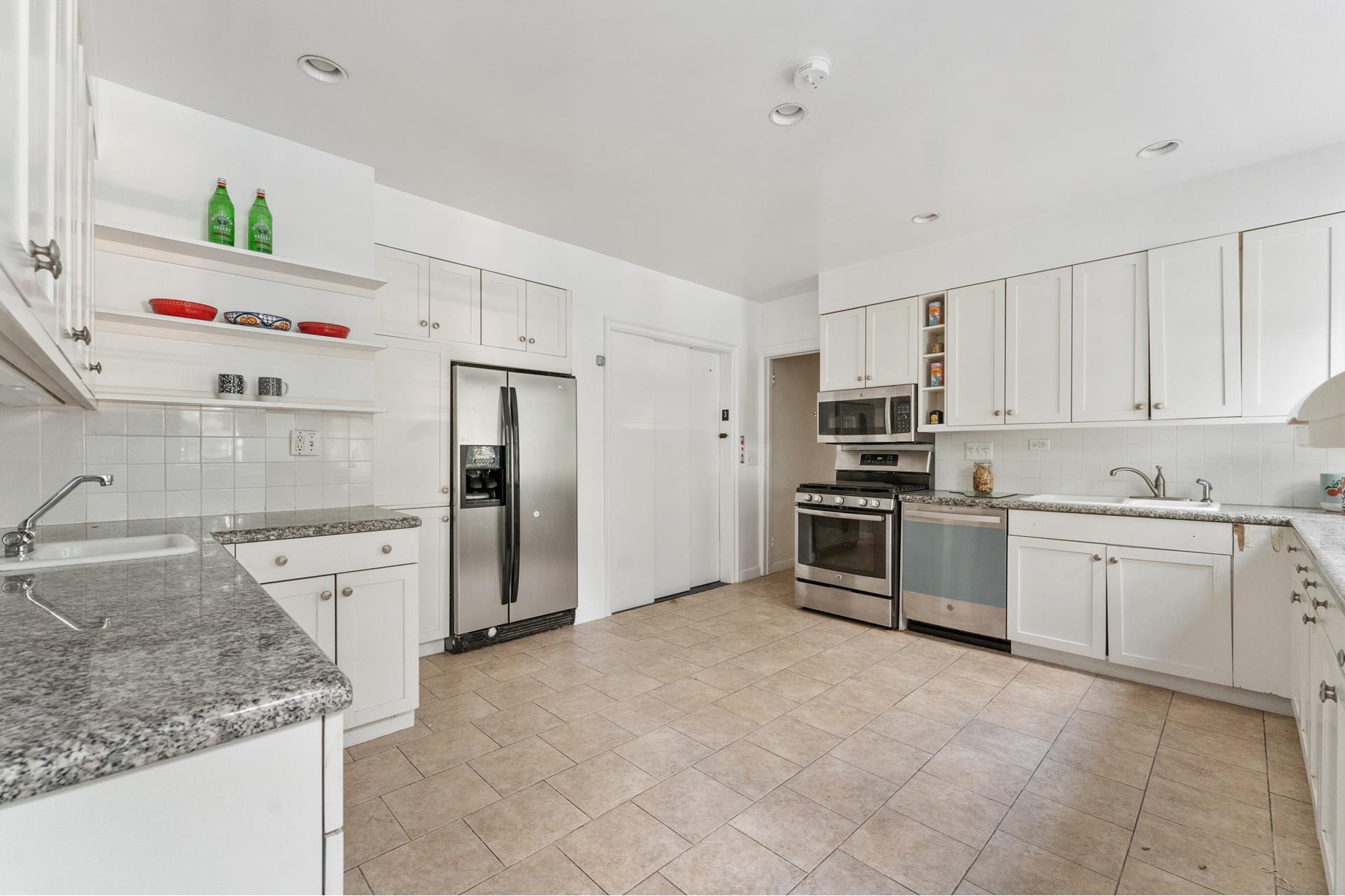 1 E END Avenue 3C