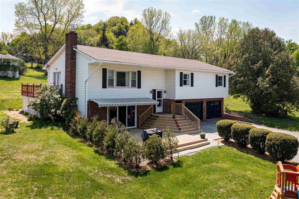 34 Johnny Cake Lane