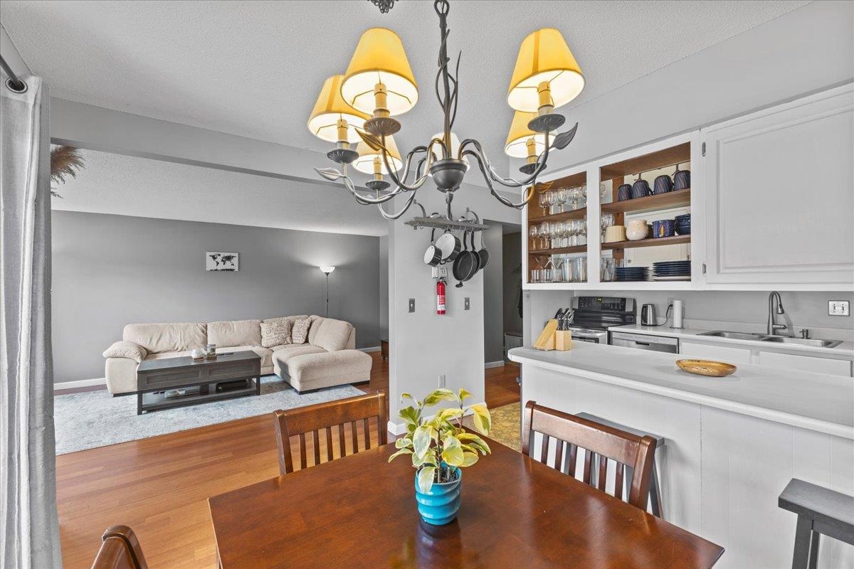 171 N Twin Oaks Terrace