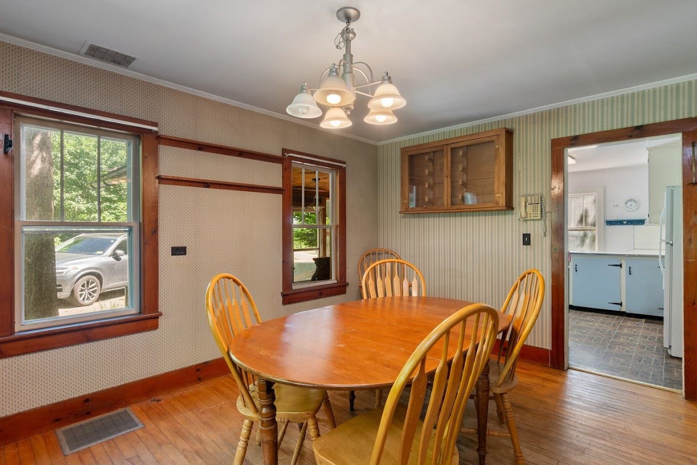 586 Plains Road