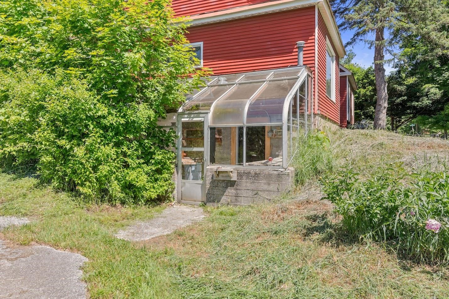 586 Plains Road