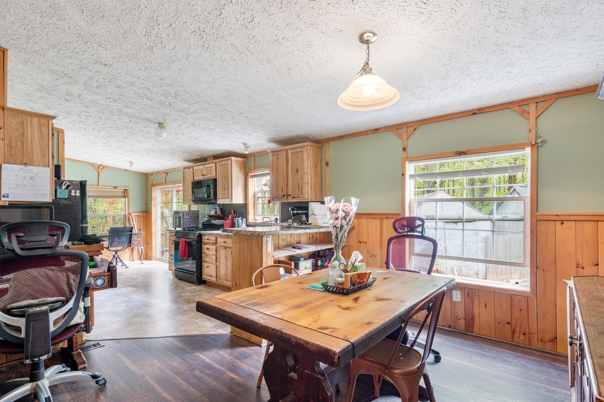 135 Buck Hill Road East