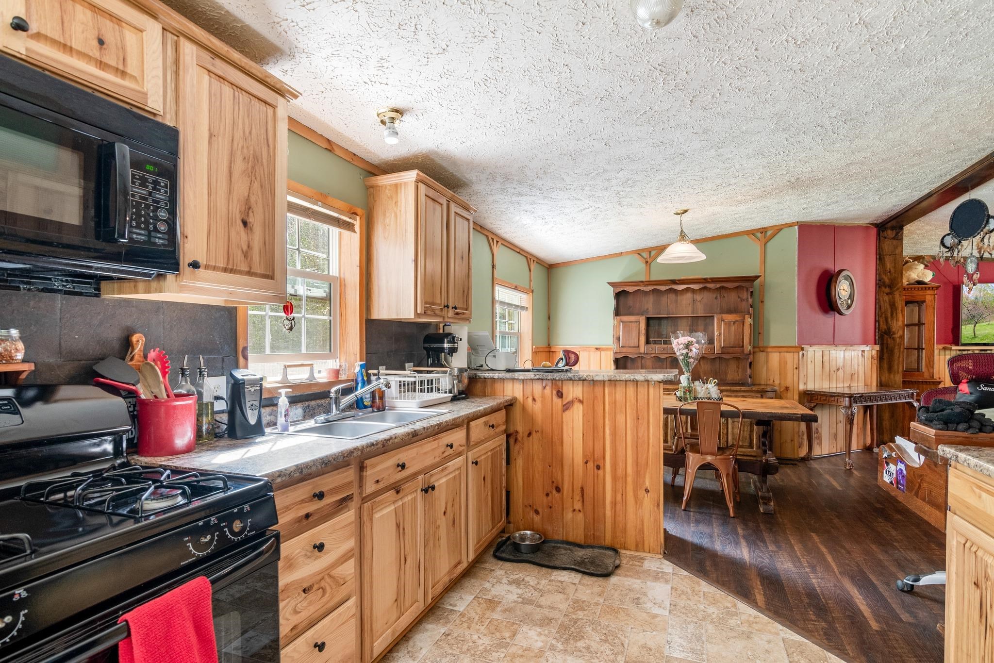 135 Buck Hill Road East