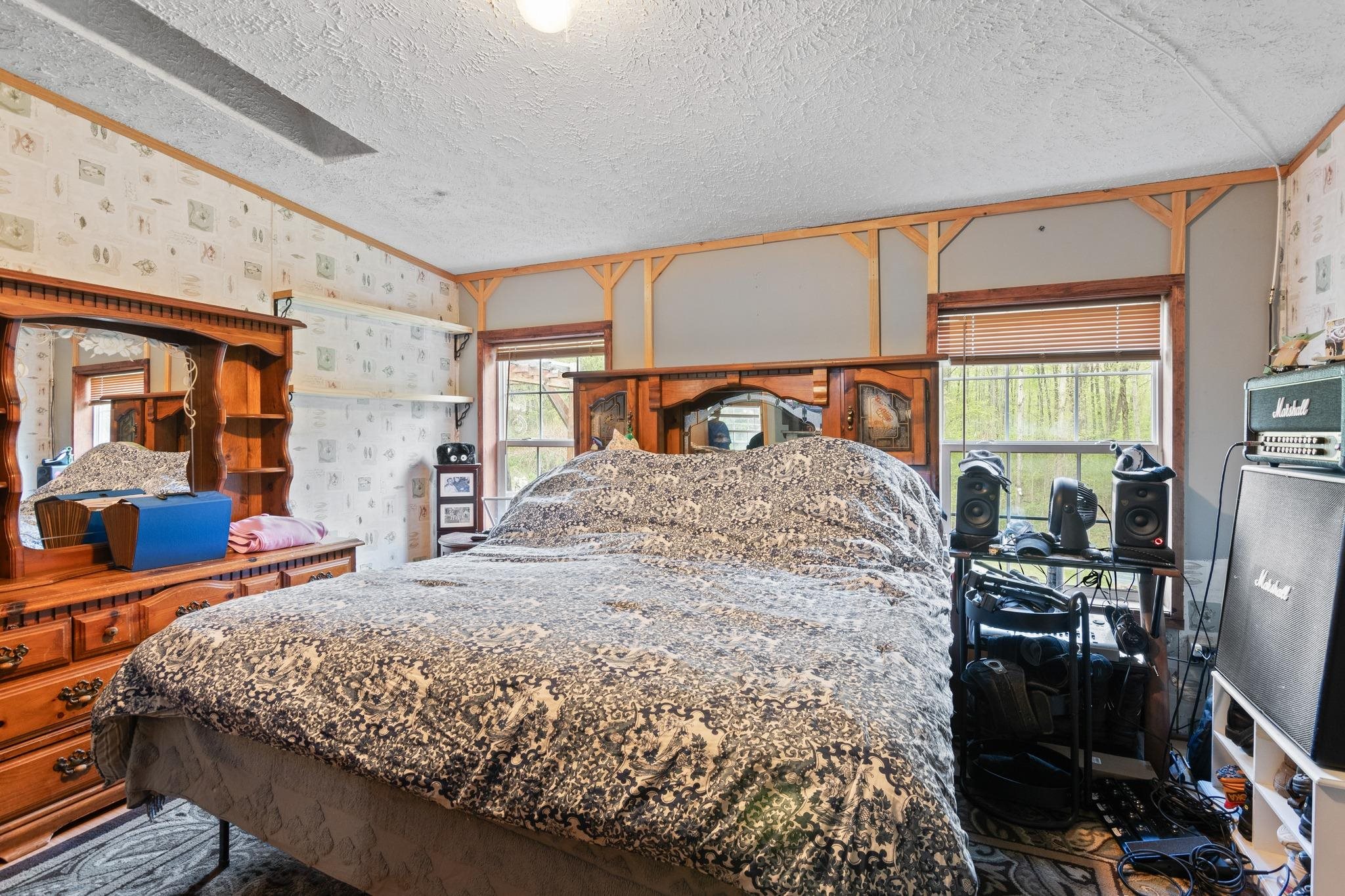 135 Buck Hill Road East