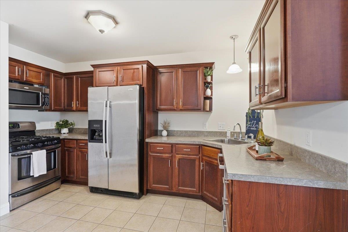 9 Racine Road Unit: 105