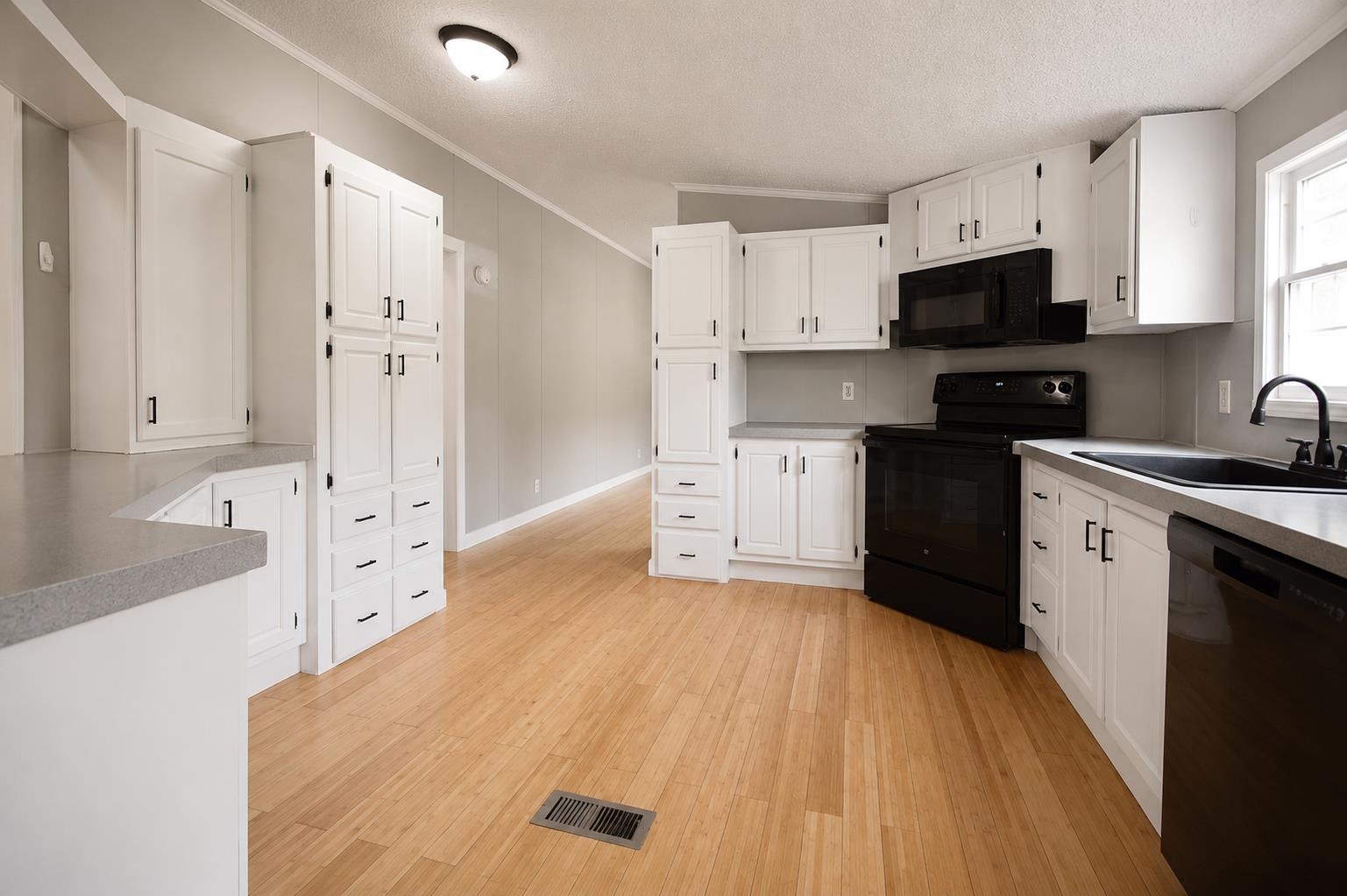 7906 Main Road