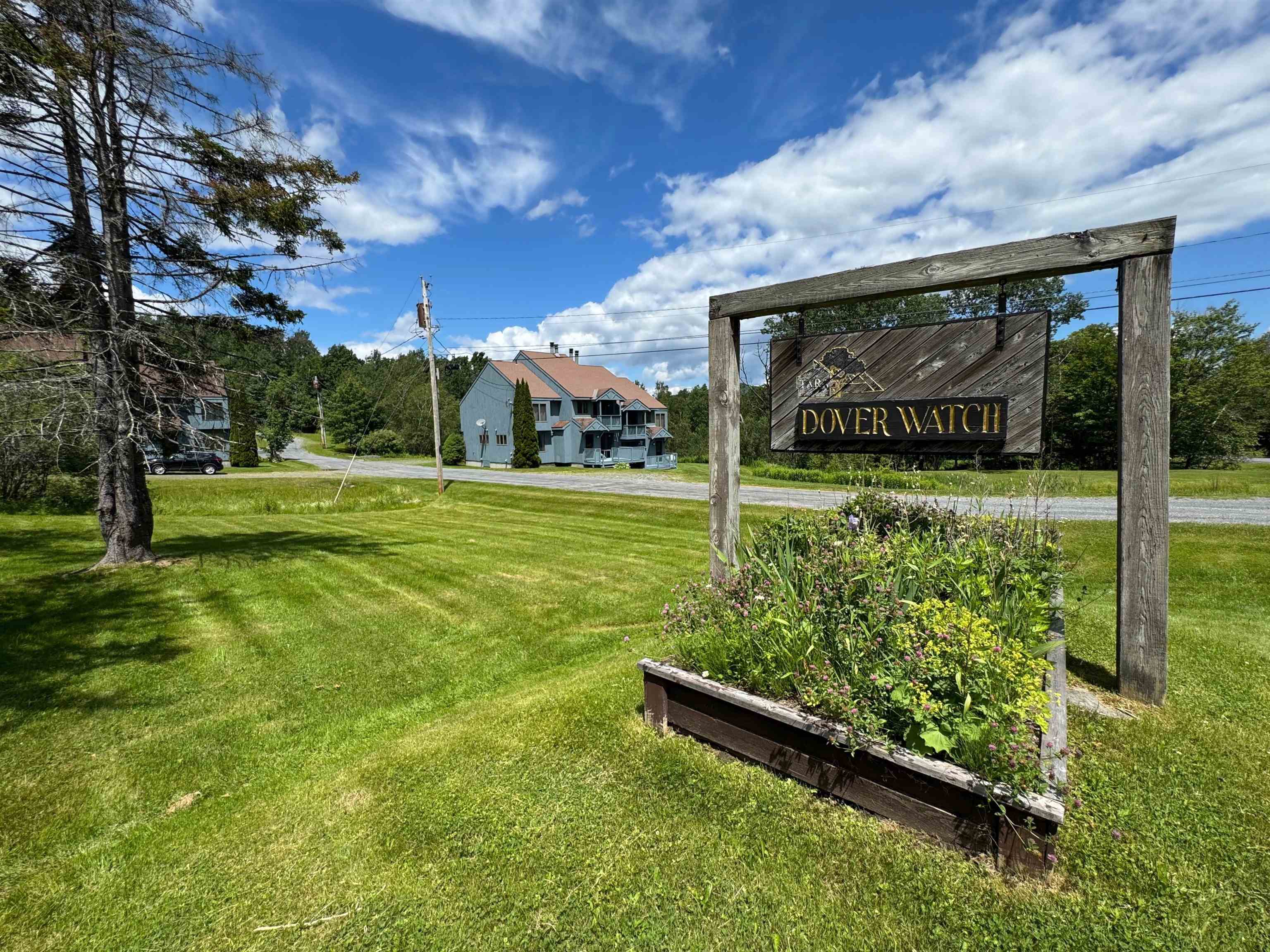50 Crosstown Road