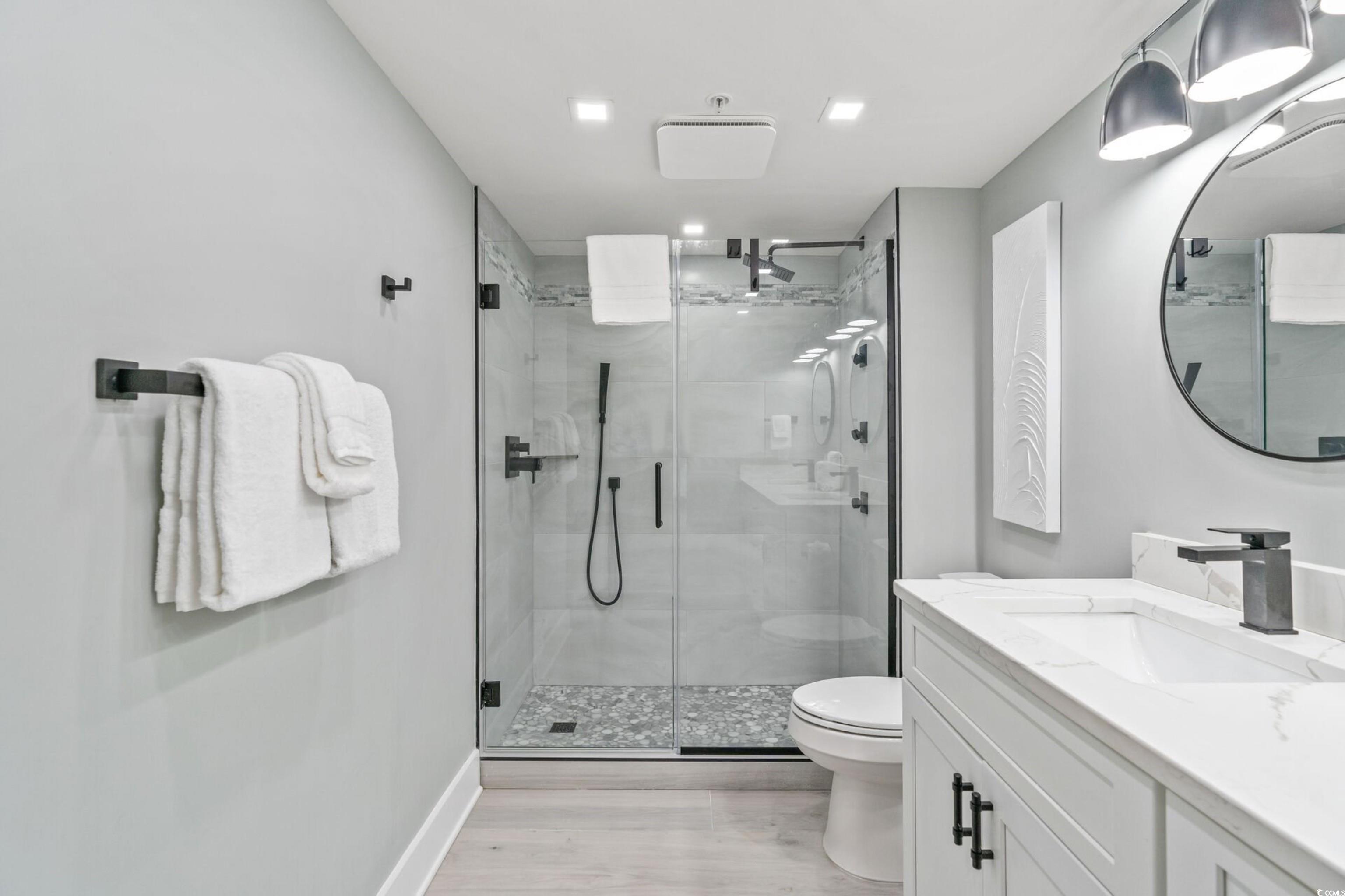 9840 Queensway Blvd. Unit: 1606/1607