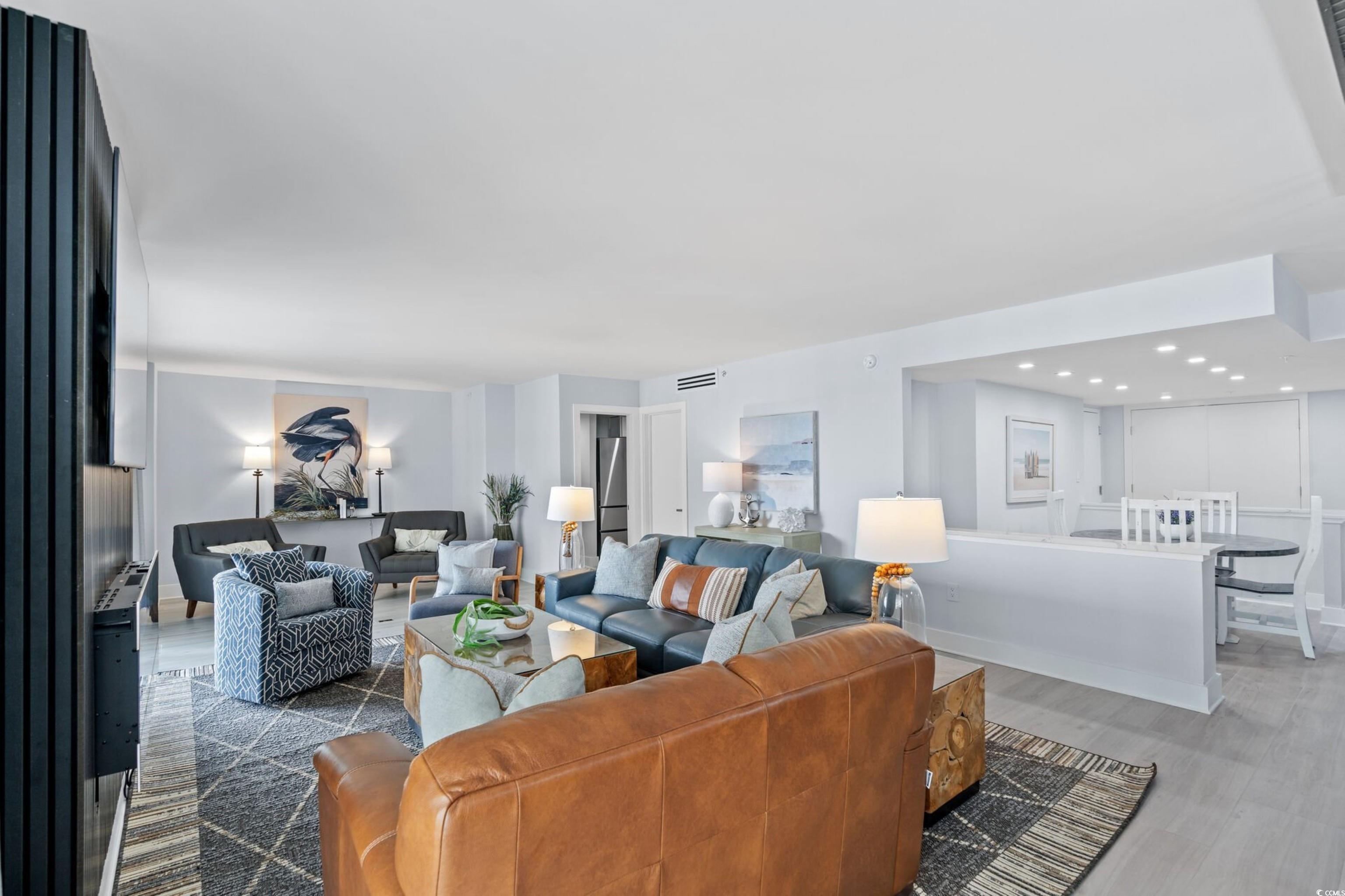 9840 Queensway Blvd. Unit: 1606/1607