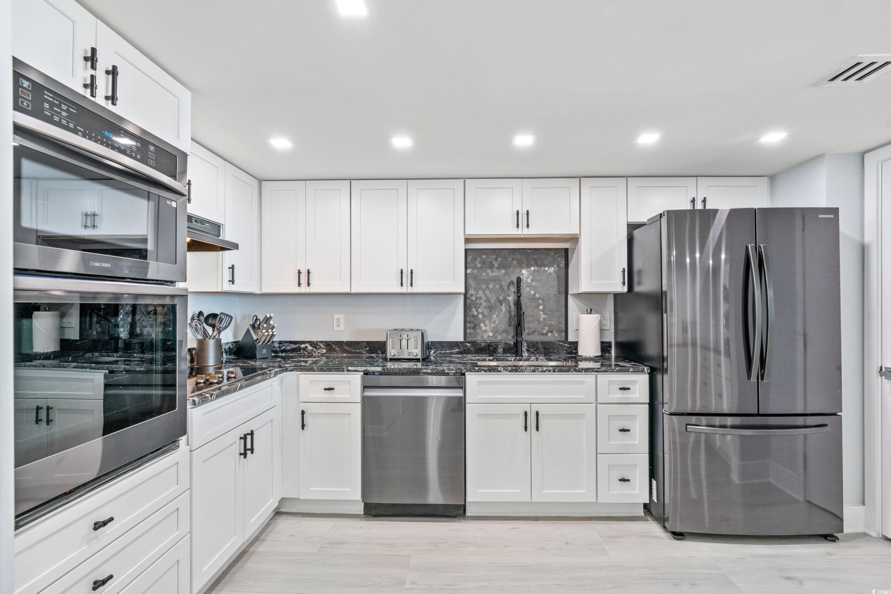 9840 Queensway Blvd. Unit: 1606/1607