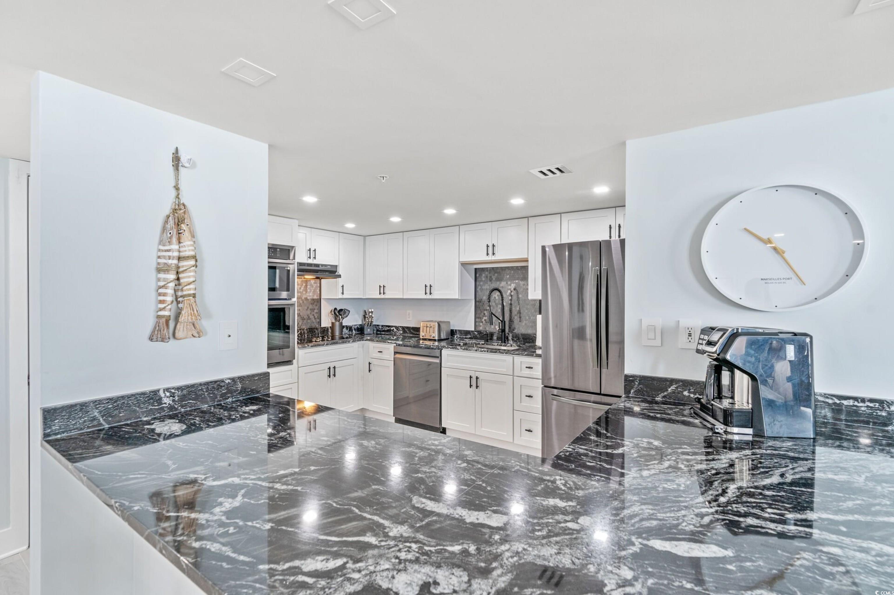 9840 Queensway Blvd. Unit: 1606/1607