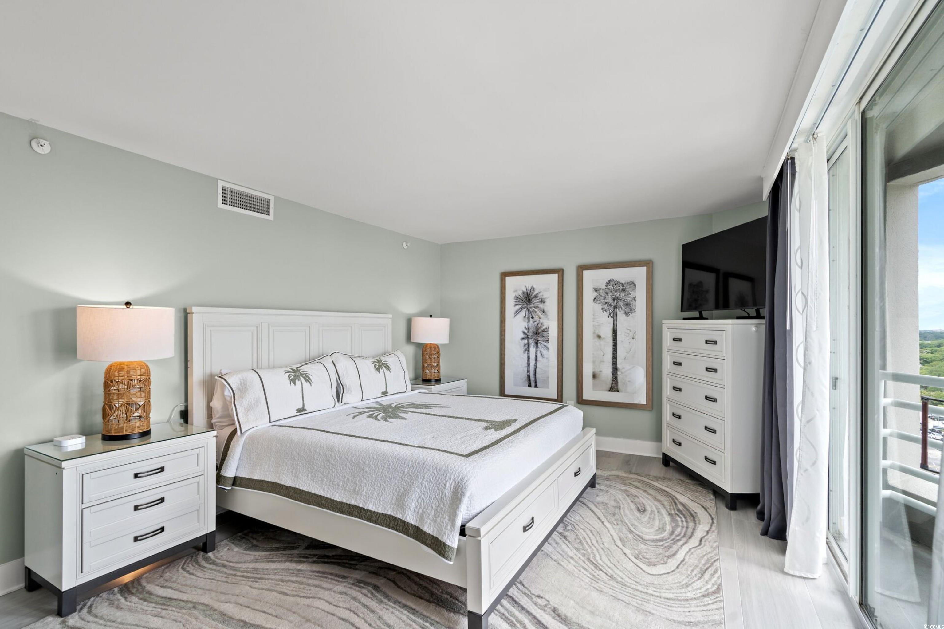 9840 Queensway Blvd. Unit: 1606/1607