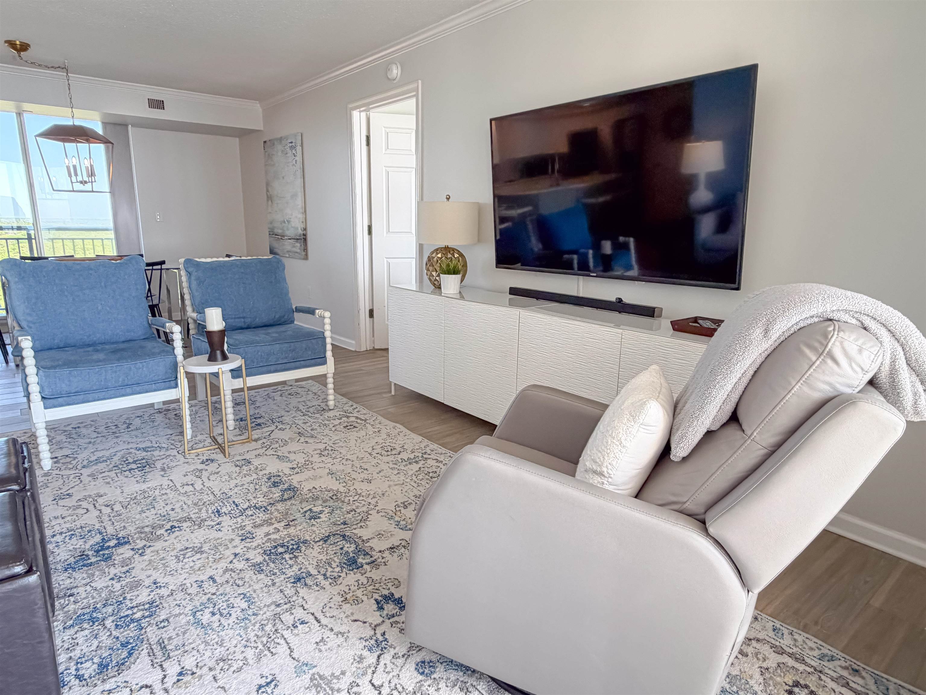 8560 Queensway Blvd. Unit: 1209