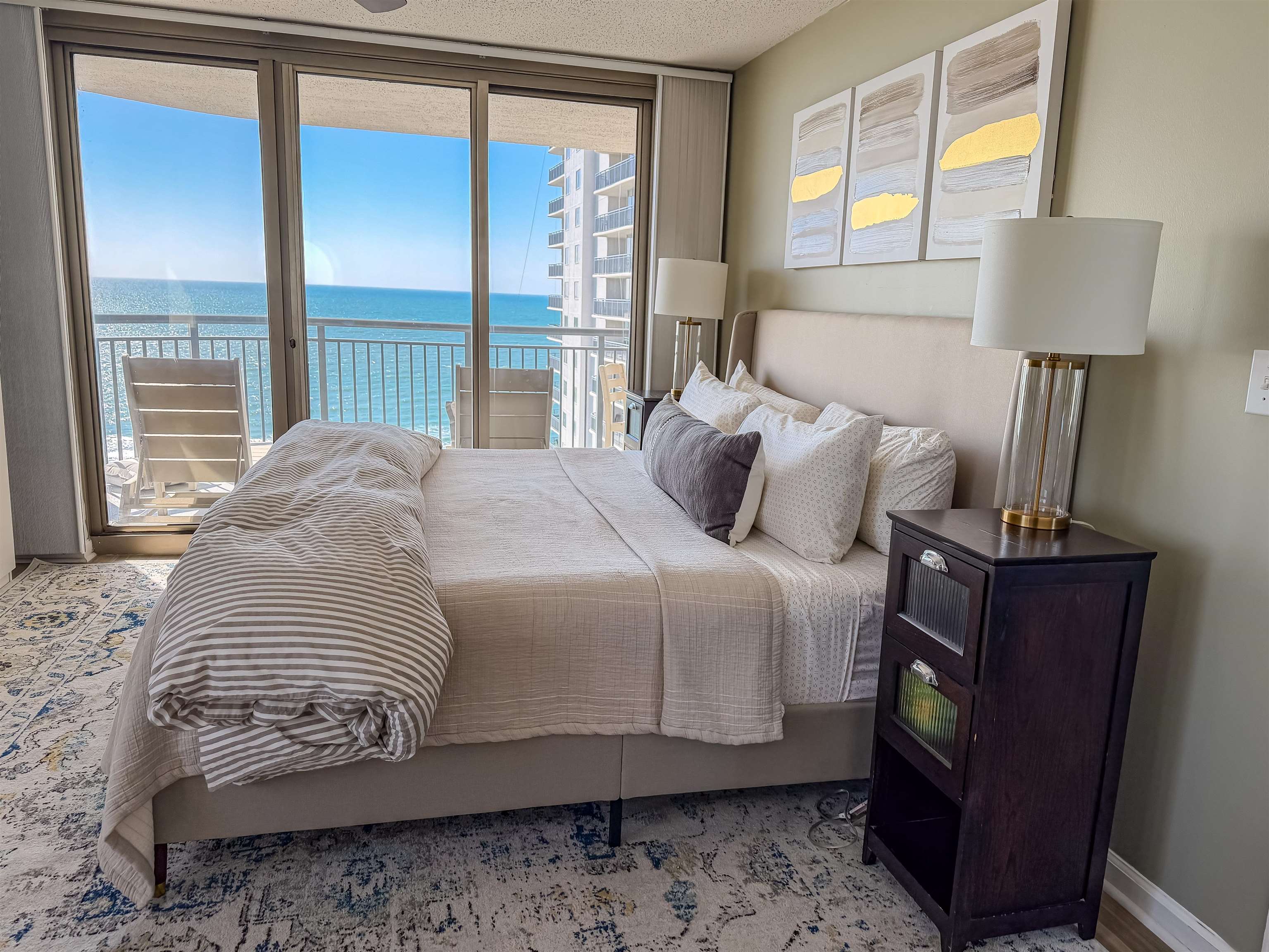 8560 Queensway Blvd. Unit: 1209